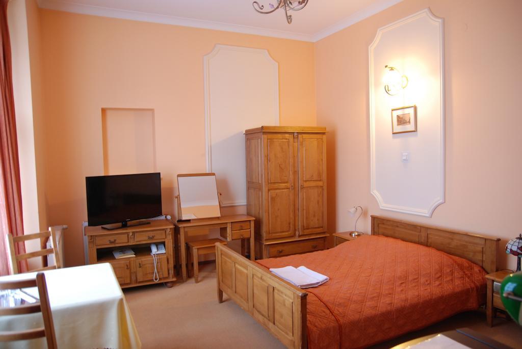 Hotel Palacyk Legnica Oda fotoğraf