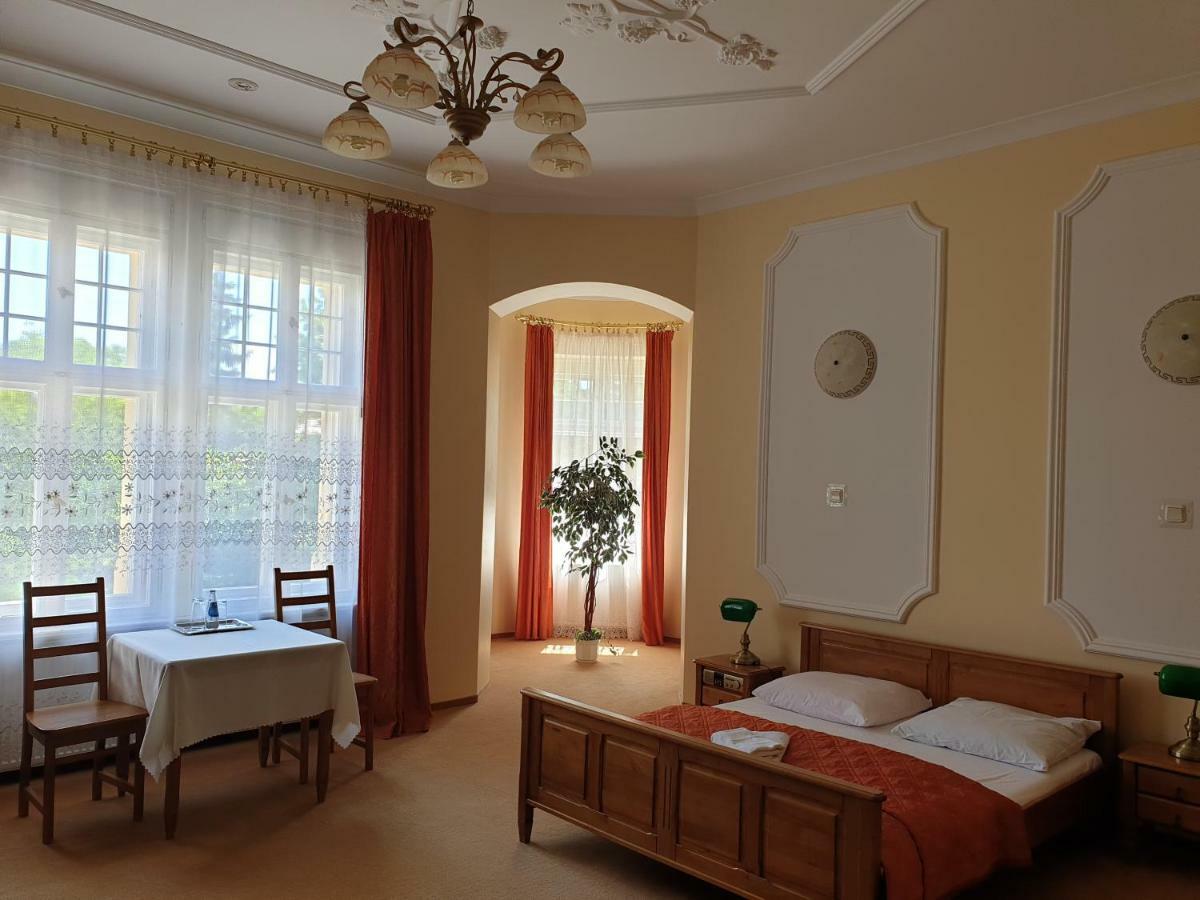 Hotel Palacyk Legnica Dış mekan fotoğraf